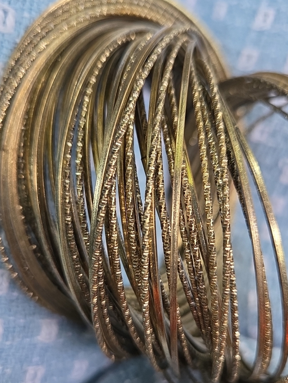 Multi-Strand Stack Of 80 Single Interlocking Bracelets. - Picture 10 of 11